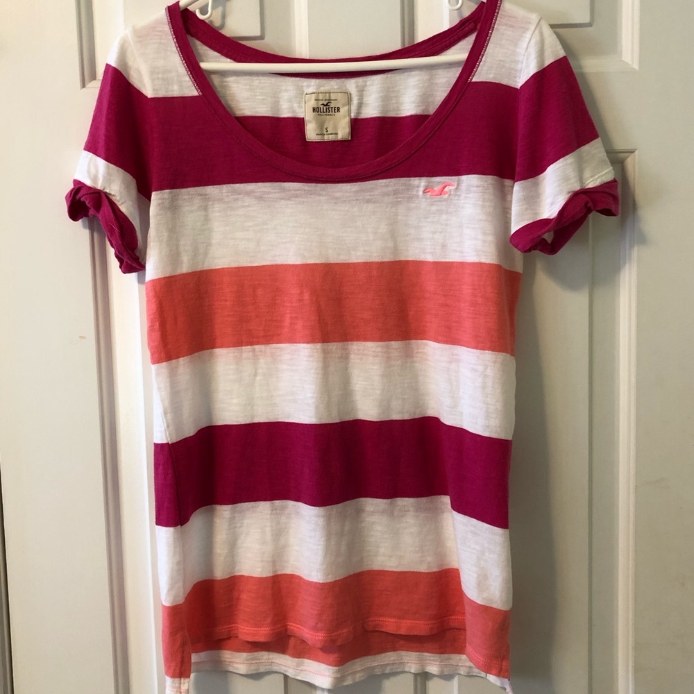 Hollister cute, scoop neck tee w/bold stripes.